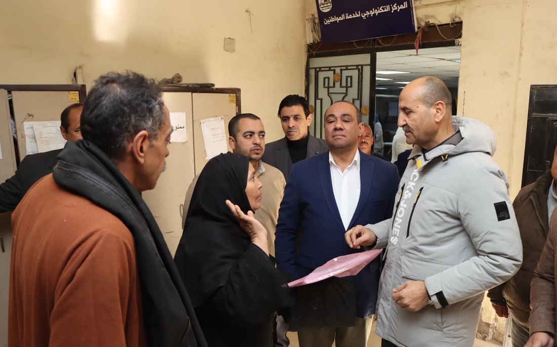 السكرتير العام المساعد يتفقد منظومة العمل بملف التصالح بالواسطى